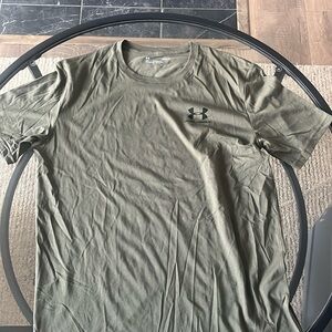 Under Armour T-shirt